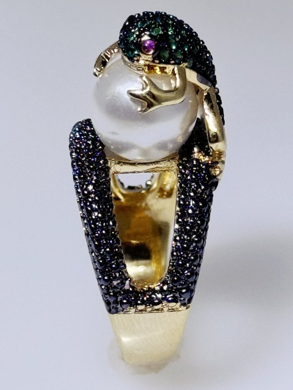 Gold tone ring with frog holding simulated pearl, micro set CZs, NWOT, sz 7-9